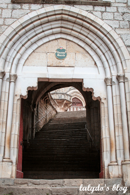basilique-saint-sauveur-escalier-rocamadour-lalydo-blog-1